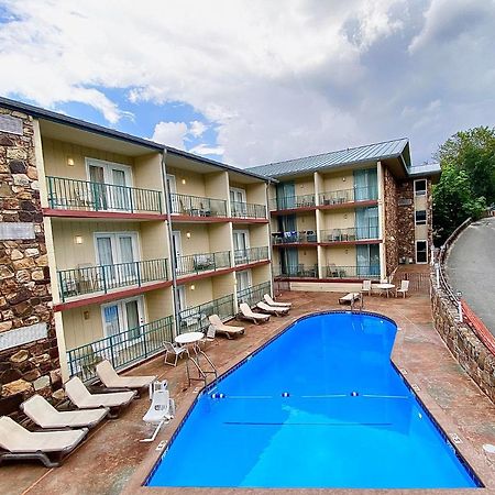 Reagan Resorts Inn (Adults Only) Гатлинбург Экстерьер фото