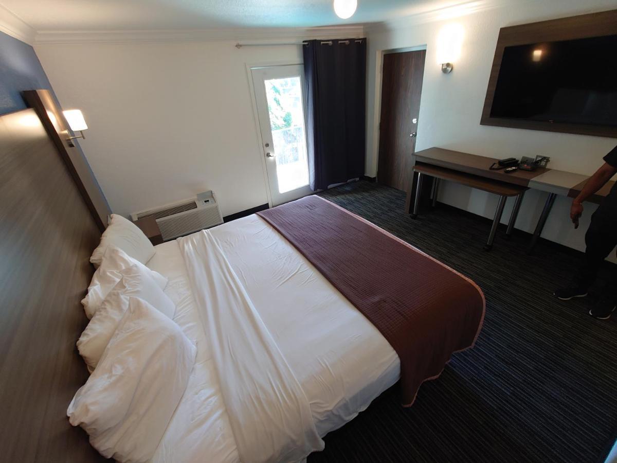 Reagan Resorts Inn (Adults Only) Гатлинбург Экстерьер фото