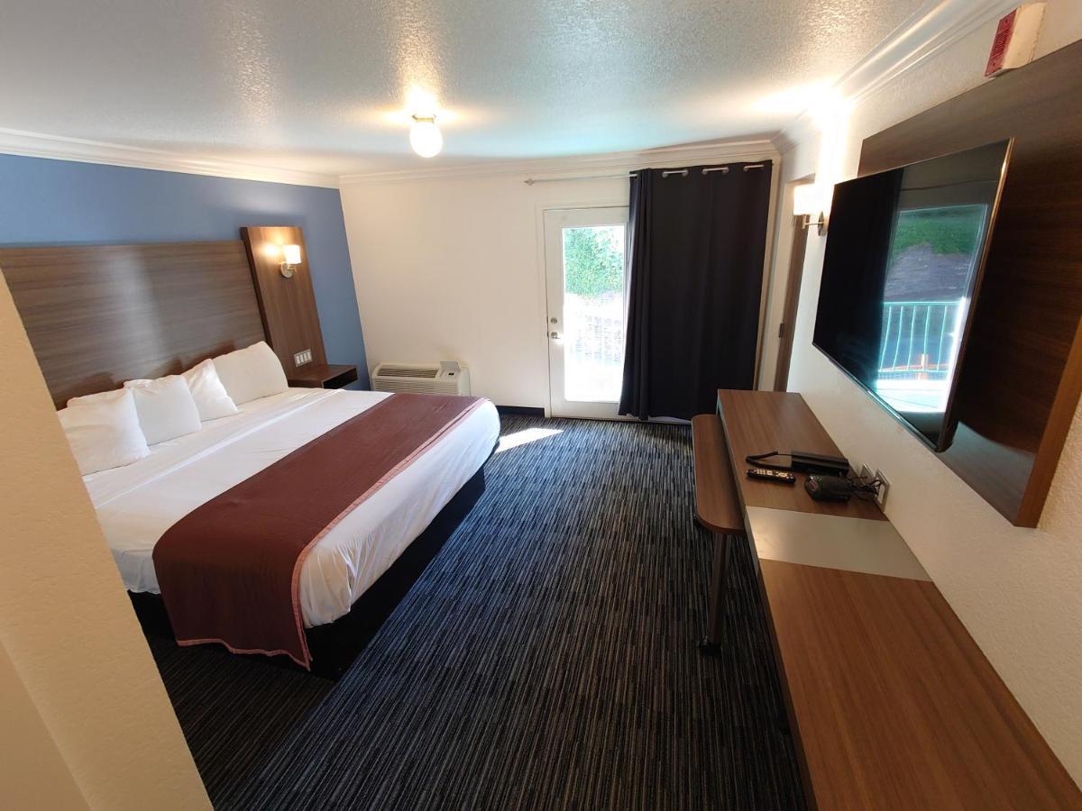 Reagan Resorts Inn (Adults Only) Гатлинбург Экстерьер фото
