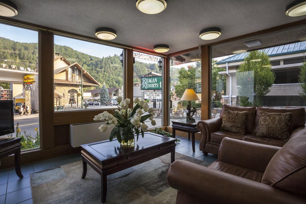 Reagan Resorts Inn (Adults Only) Гатлинбург Экстерьер фото