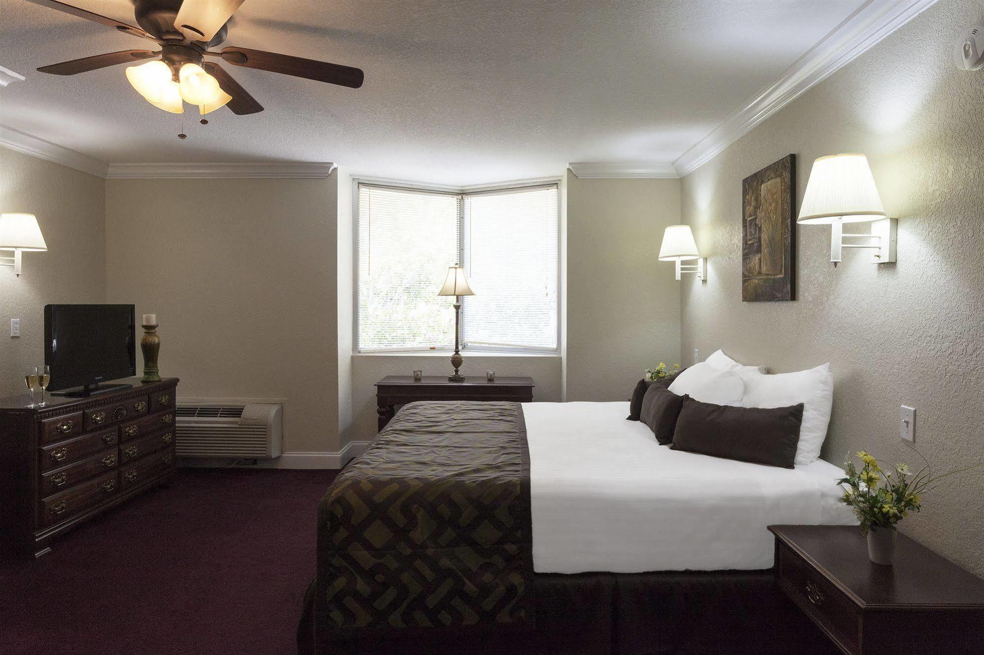 Reagan Resorts Inn (Adults Only) Гатлинбург Экстерьер фото