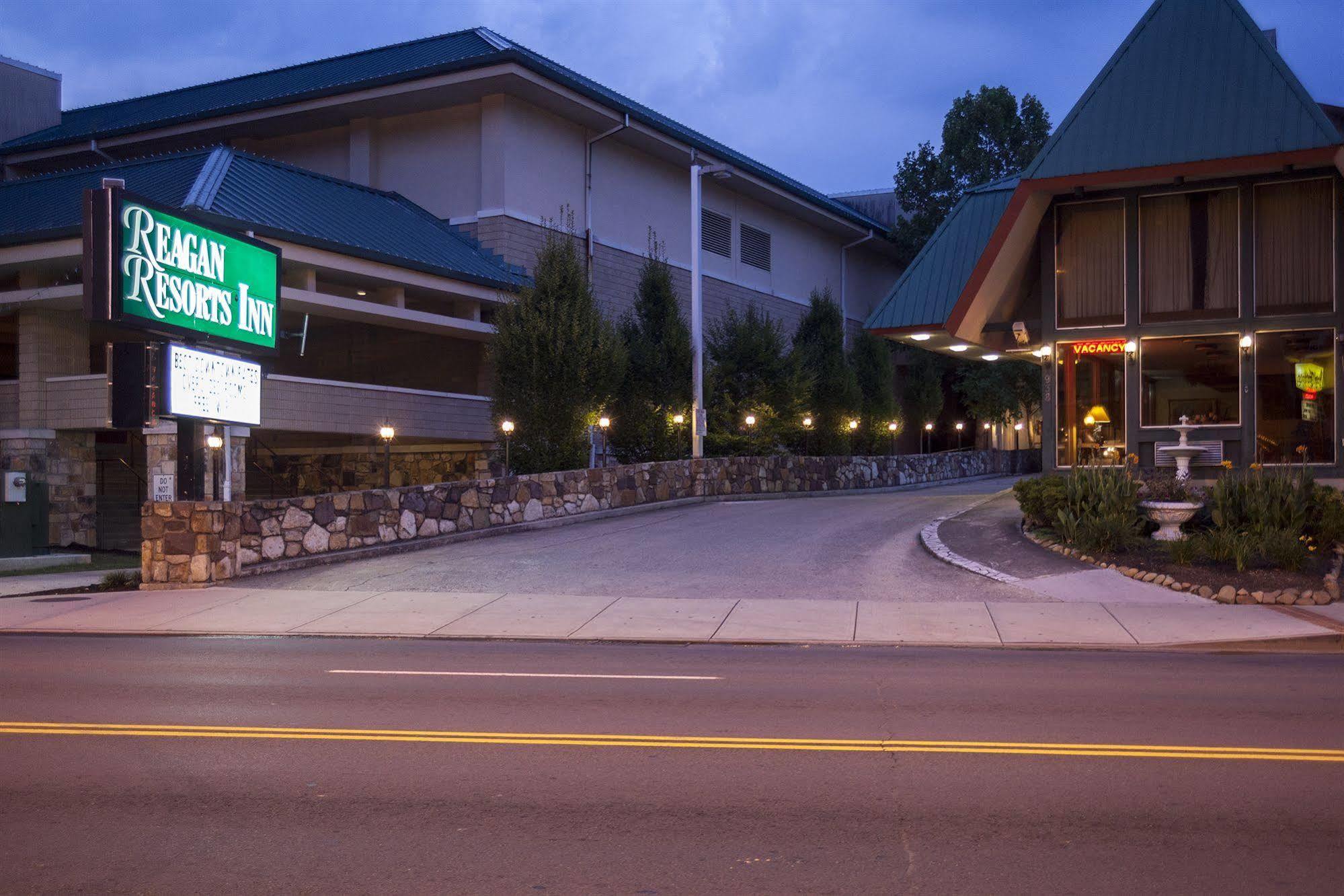 Reagan Resorts Inn (Adults Only) Гатлинбург Экстерьер фото